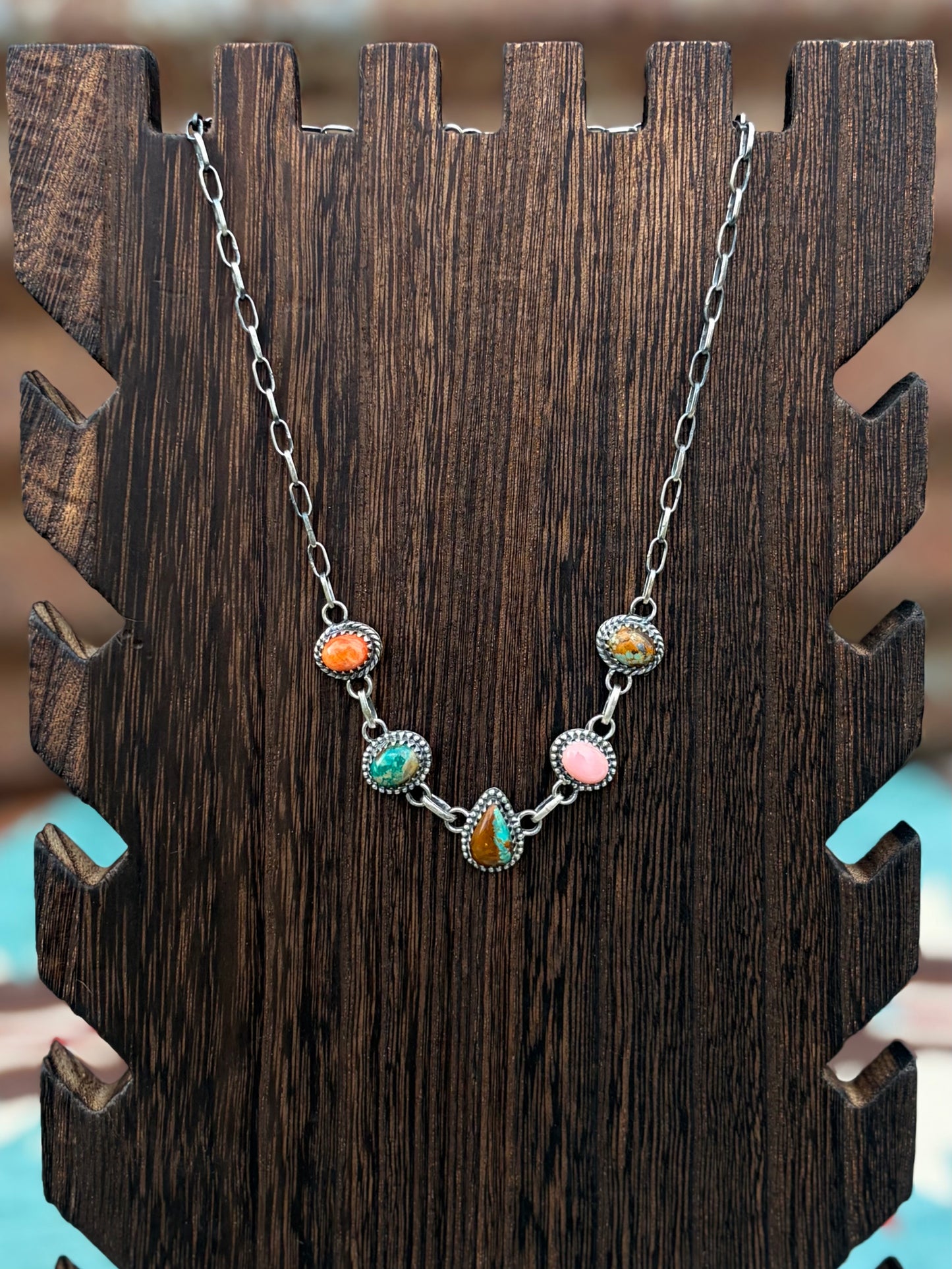 Multi stone choker