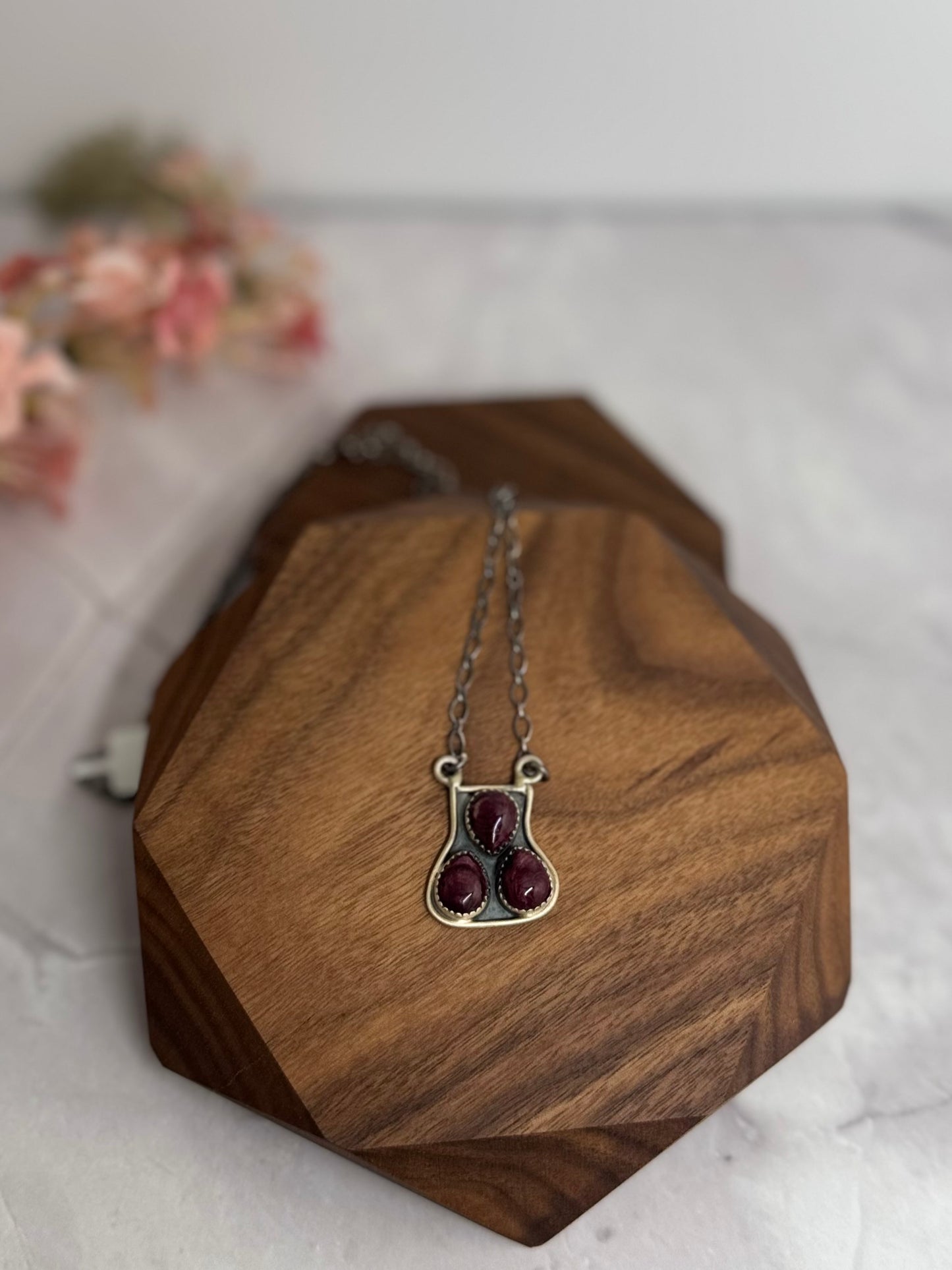 Spiny stirrup necklace