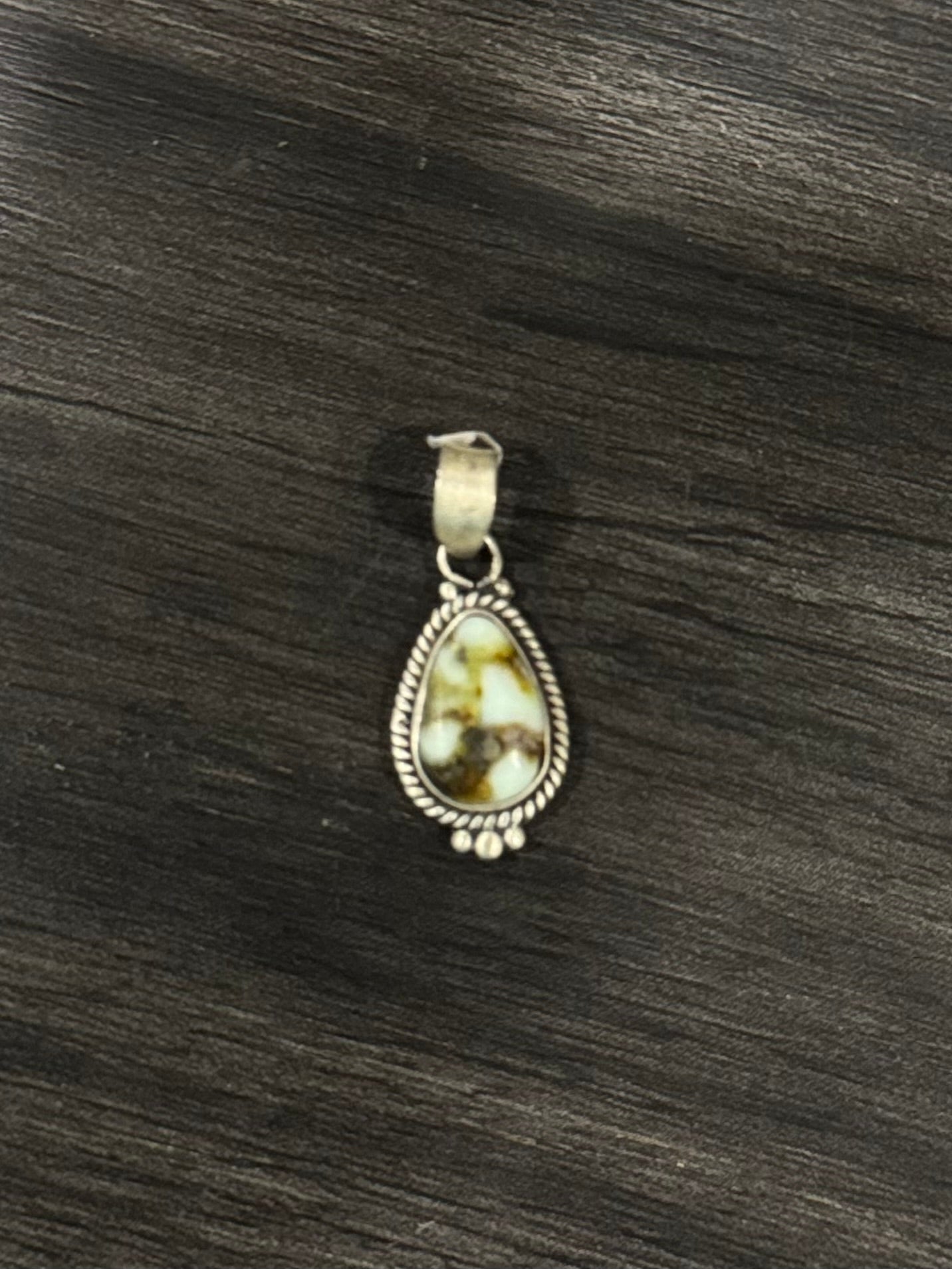 Palomino pendant